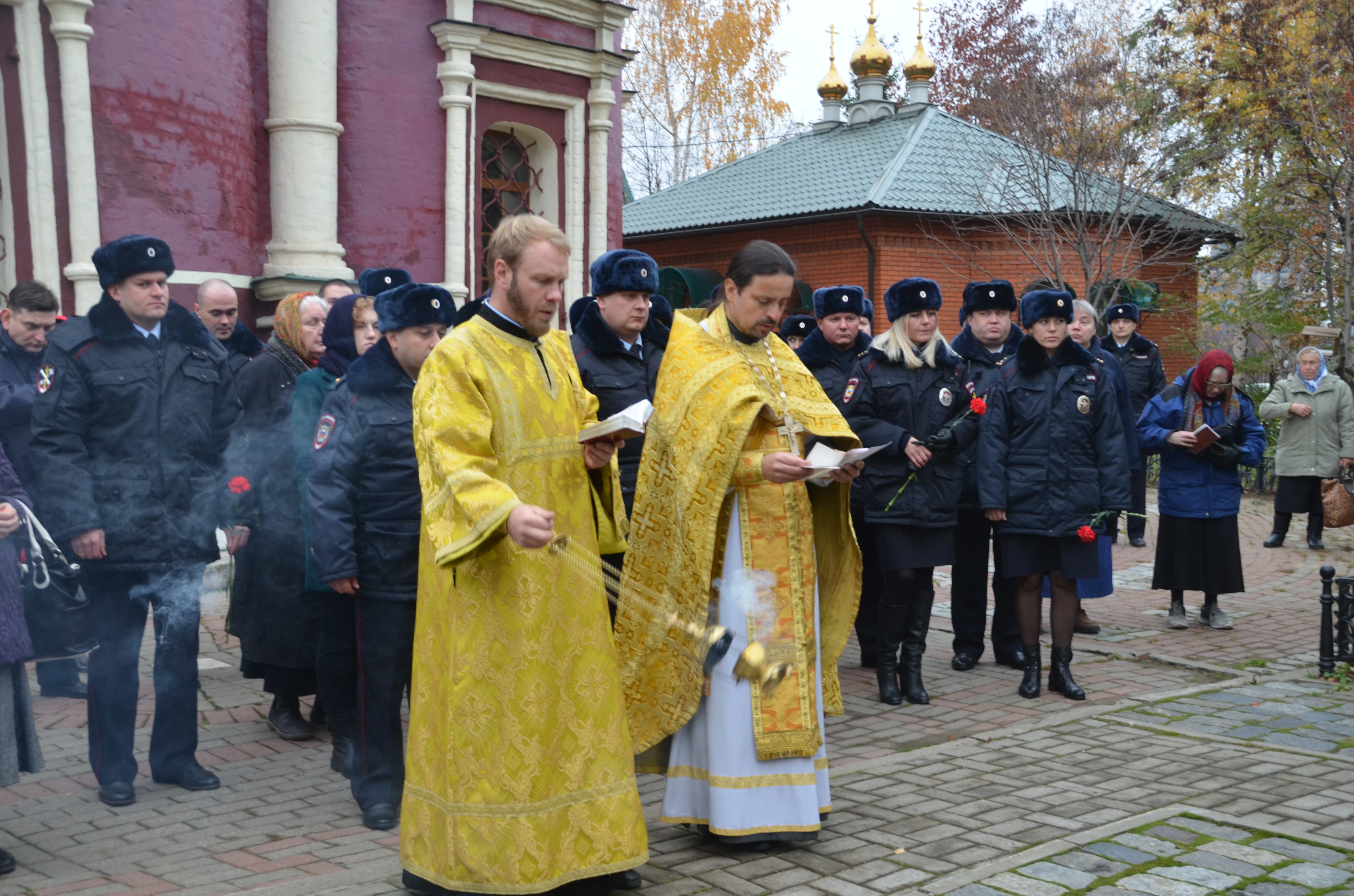 Полицейские Тропарево-Никулино приняли участие во всероссийской акции  «Навечно в строю» | ochacovo-matv.ru