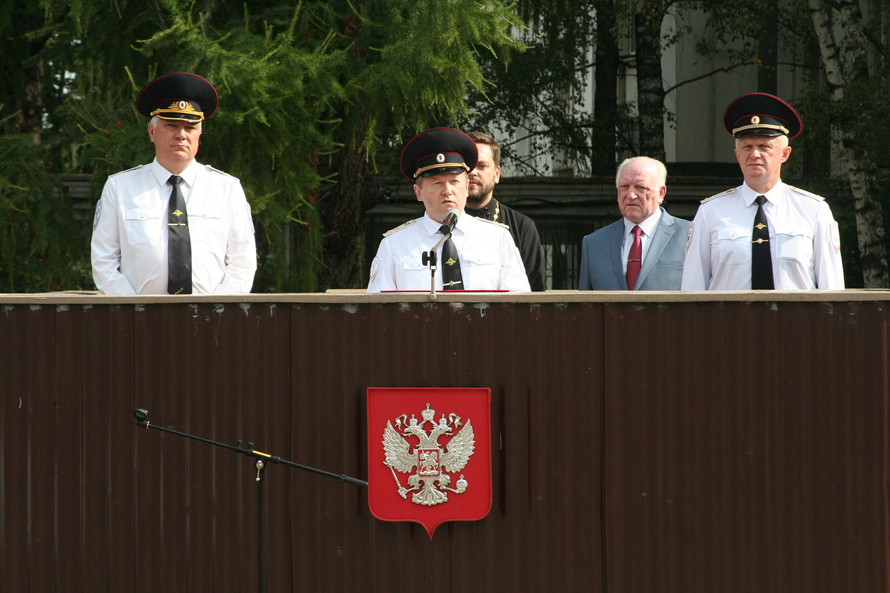 Начальник УВД по ЗАО поздравил выпускников Центра профессиональной  подготовки ГУ МВД России по г. Москве | ochacovo-matv.ru