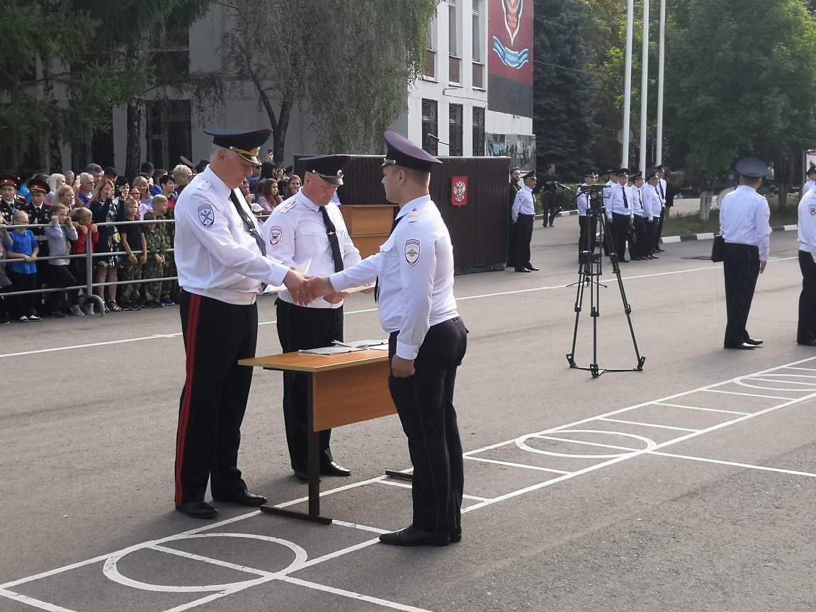 Начальник УВД по ЗАО поздравил выпускников Центра профессиональной  подготовки ГУ МВД России по г. Москве | ochacovo-matv.ru